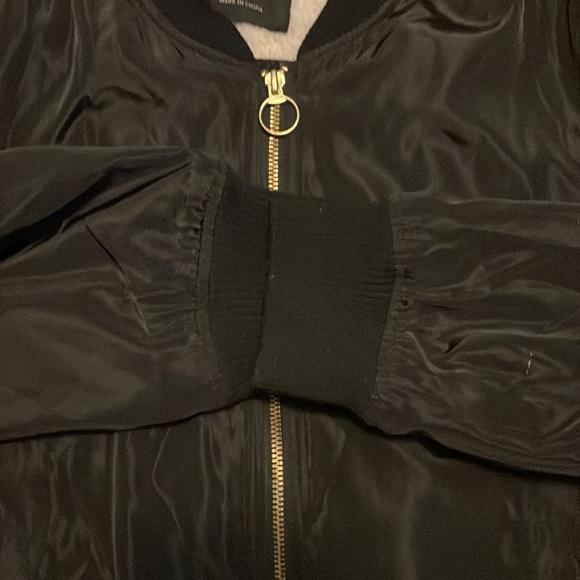 NWOT BLACK BOMBER JACKET WITH FAUX SHERPA LINING - Picture 4 of 8